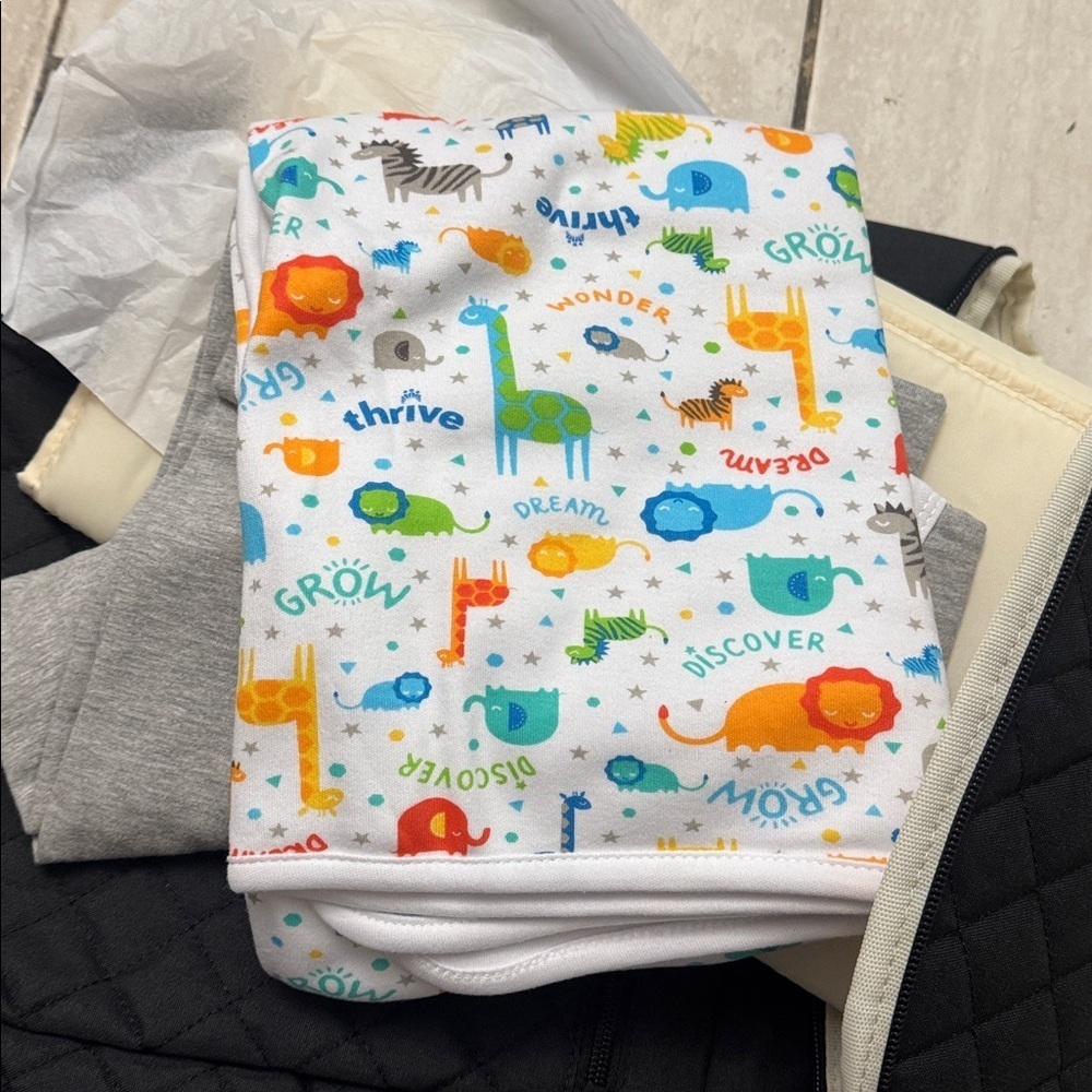 Kaiser Permanente New Mom Bundle Diaper Bag Changing Pad Blanket Hospital Gown - Picture 6 of 6